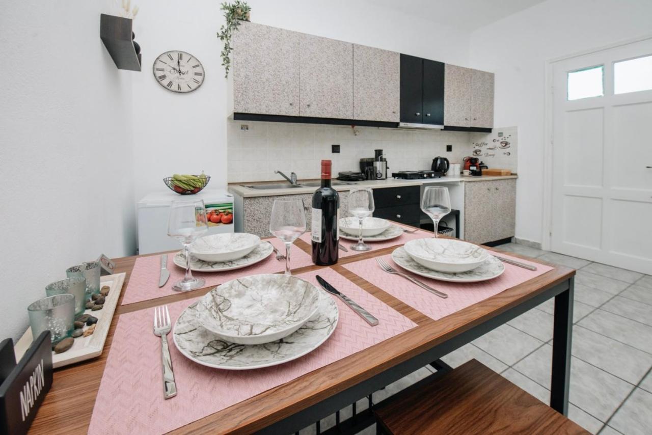 Ionian Luxury Apartments Перама Екстериор снимка