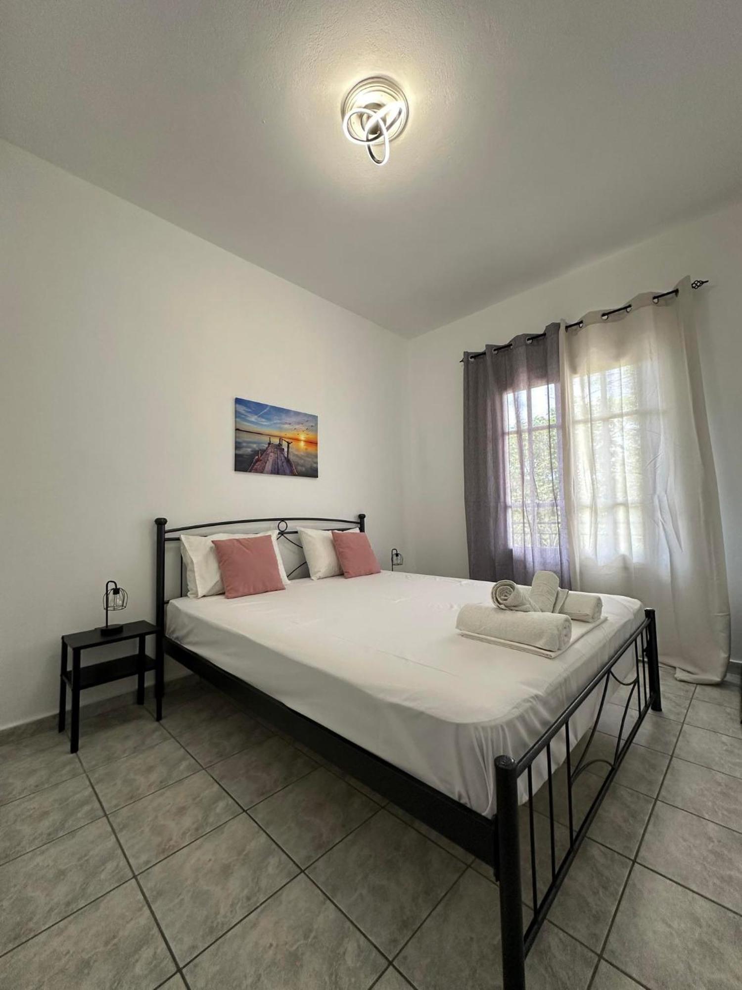 Ionian Luxury Apartments Перама Екстериор снимка